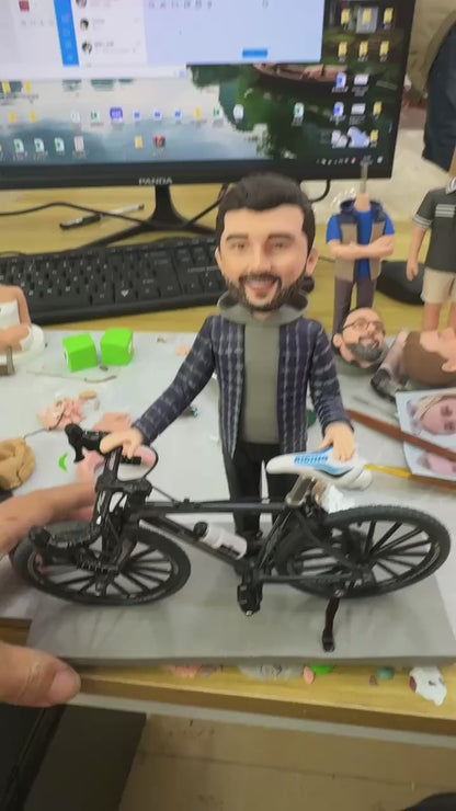 Transform Cherished Photos into Custom Bobblehead Figurines | Helgee